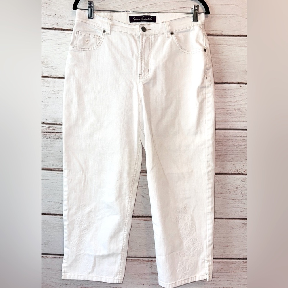 Gloria Vanderbilt White Embroidered Crop Jeans – Size 8 Average Classic Summer